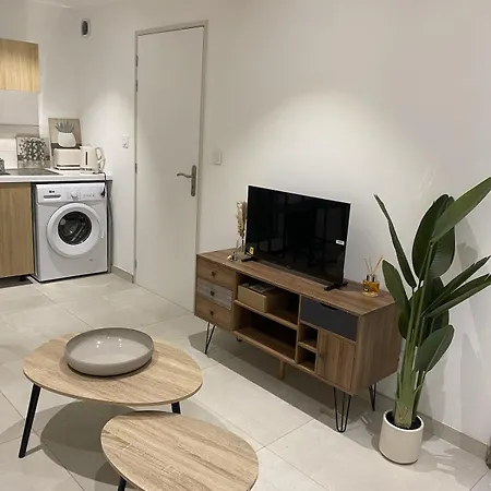 Le Mado, Charming Two-room In A Great Location Appartement *